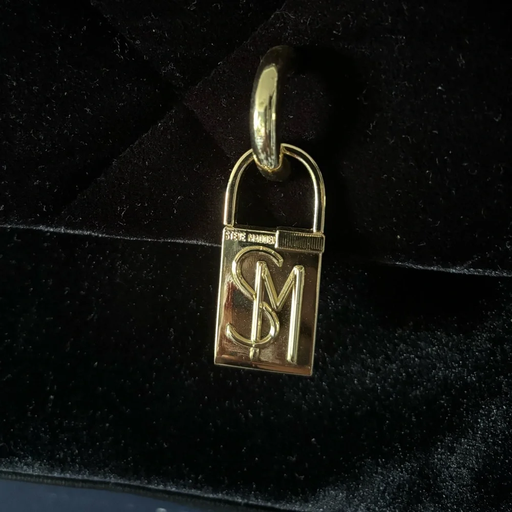 Steve Madden Black Velvet Bag with Gold Chain - Picture 3 of 9